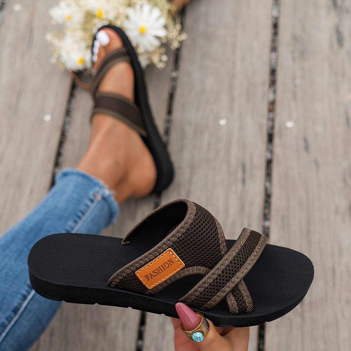 Fashionable and Versatile Sport-style Women's Sandals, Made of Breathable Mesh Fabric for Comfort and -friendliness, Suitable for Both Indoor and Outdoor Wear, Flat-soled Slippers, Women Shoes