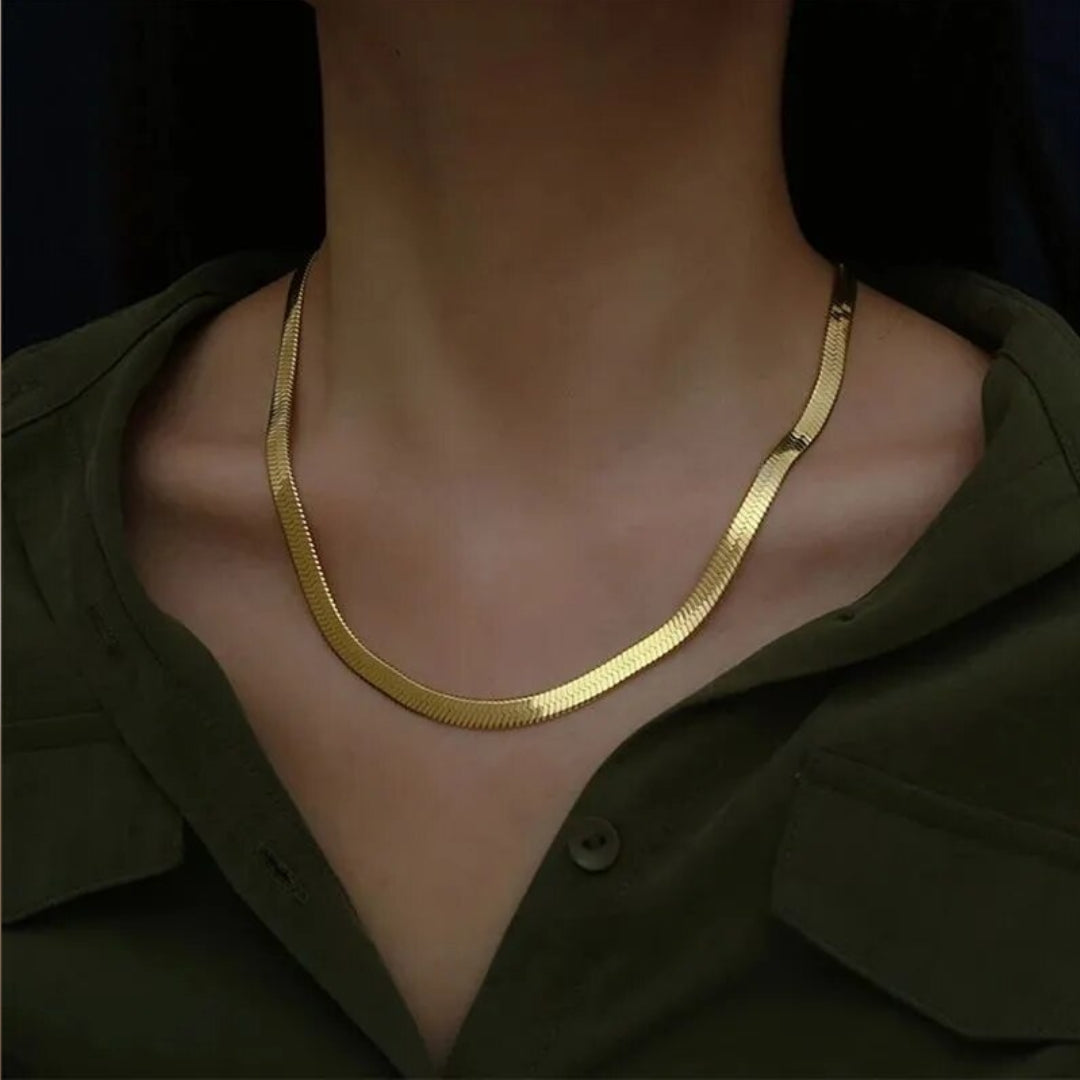 The Golden Pendant Necklace