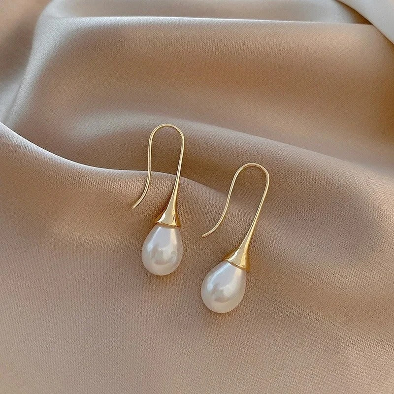 Classic Pearl Earrings Helena